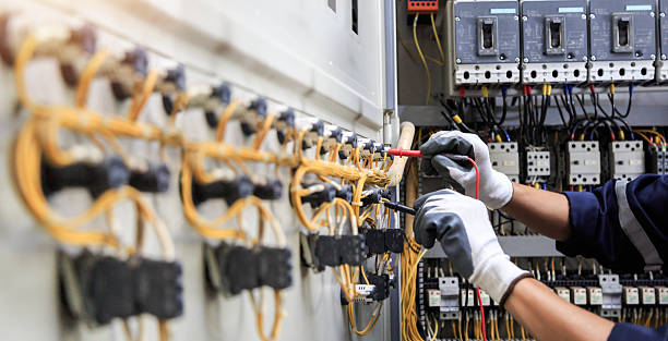 Professional Electrician technician working in Bethel, OH